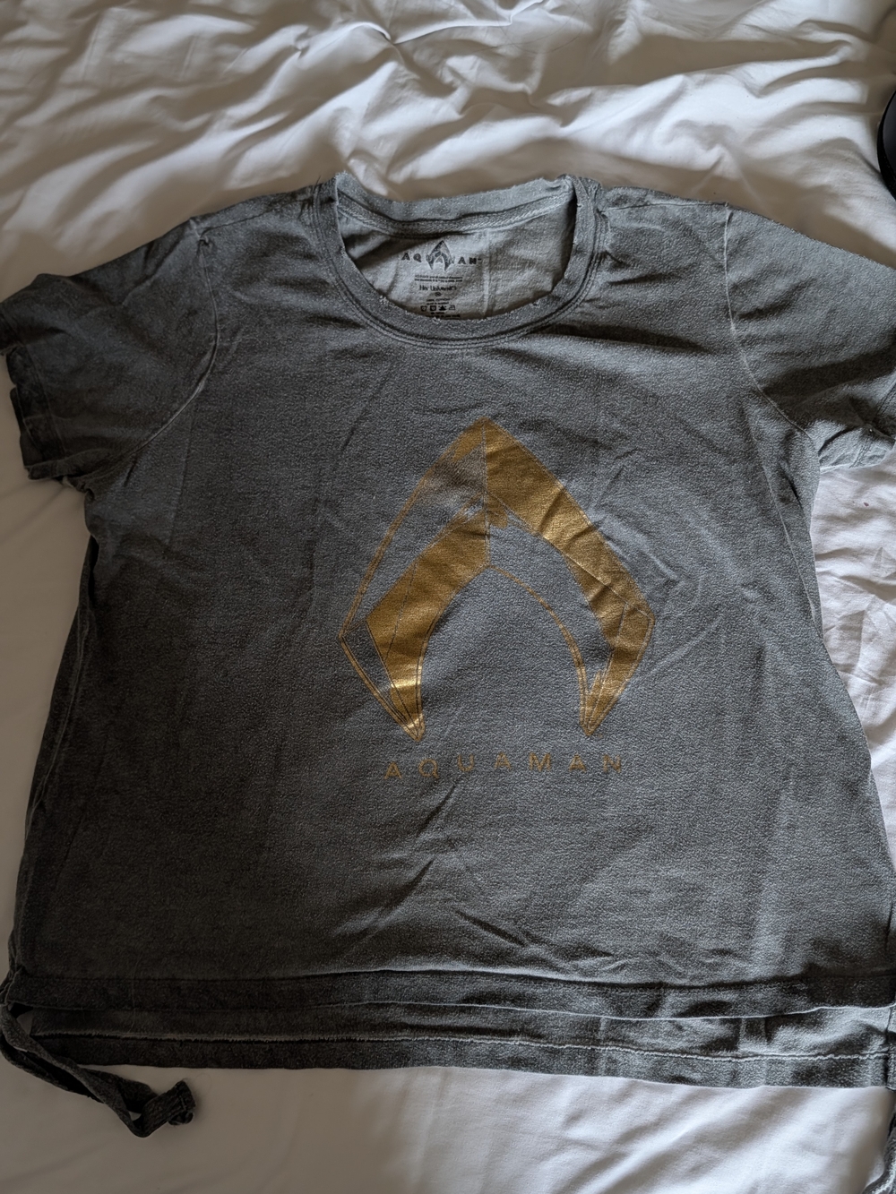 Her Universe Aquaman Grey Gold Foil Graphic T-Shirt Size M